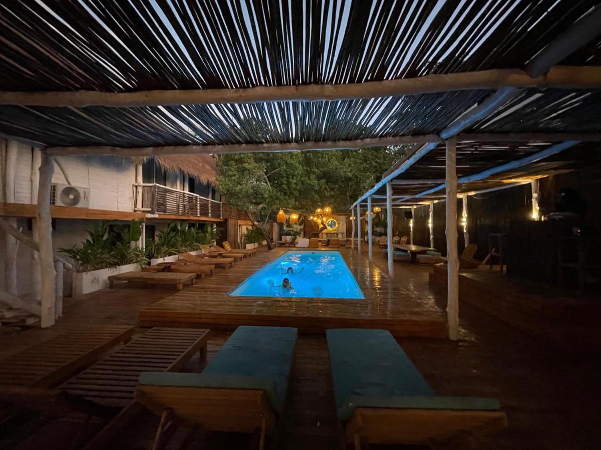 Nena Beach Club & Hotel Pendales Exterior foto