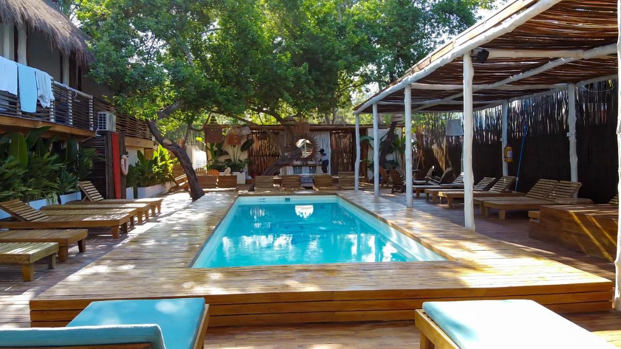 Nena Beach Club & Hotel Pendales Exterior foto
