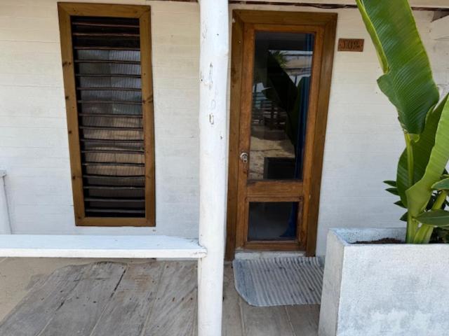Nena Beach Club & Hotel Pendales Exterior foto